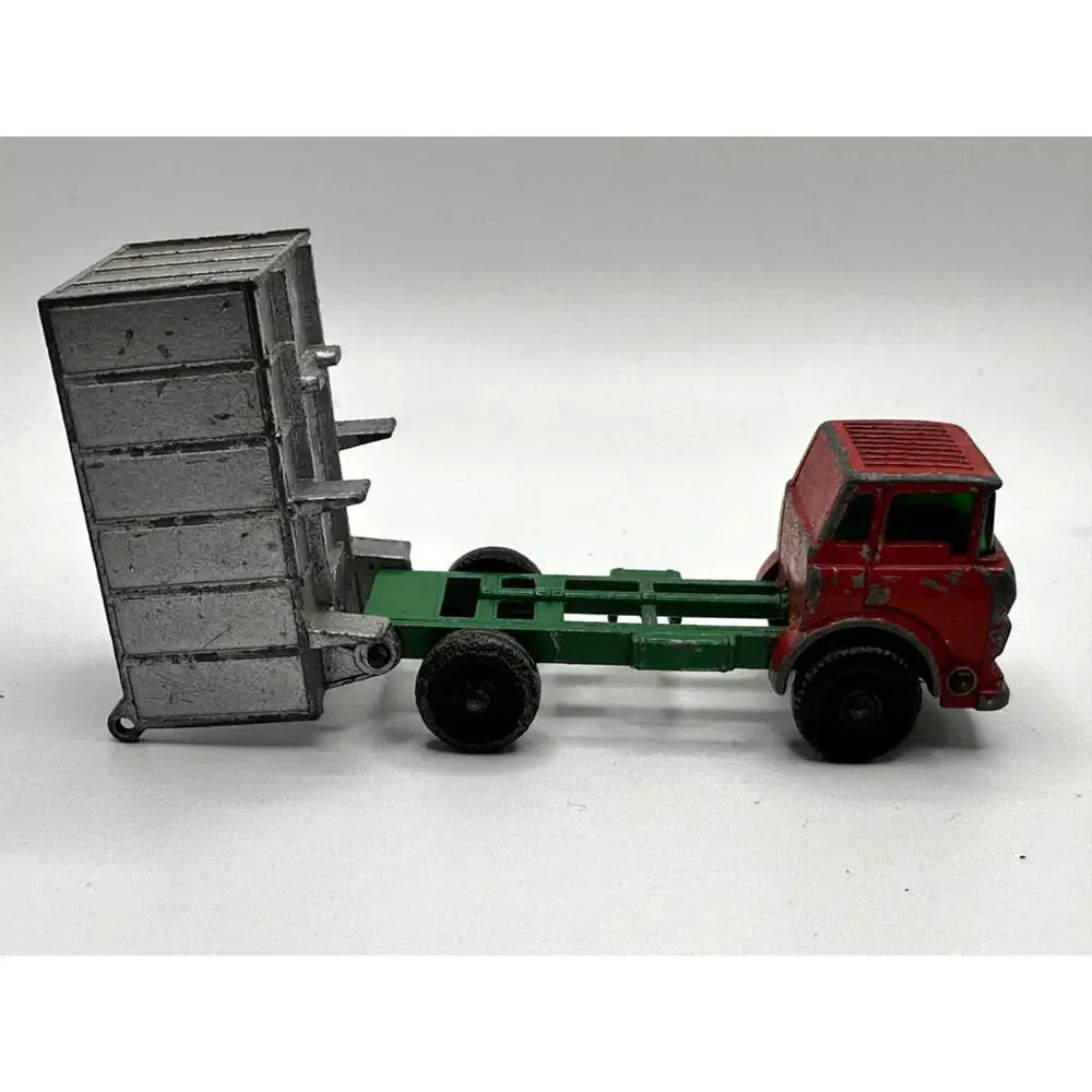 Vintage Matchbox 1970 No. 26 G.M.C. Tipper Truck Hood Opens Over Cab Collectible